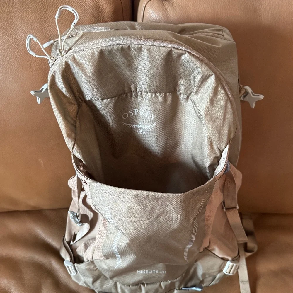 Beige Osprey Hikelite 28L Backpack - Picture 8 of 11